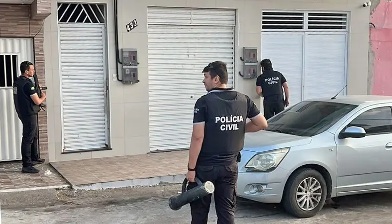 Promotores de Justiça contaram com o apoio de policiais civis no cumprimento das ordens judiciais