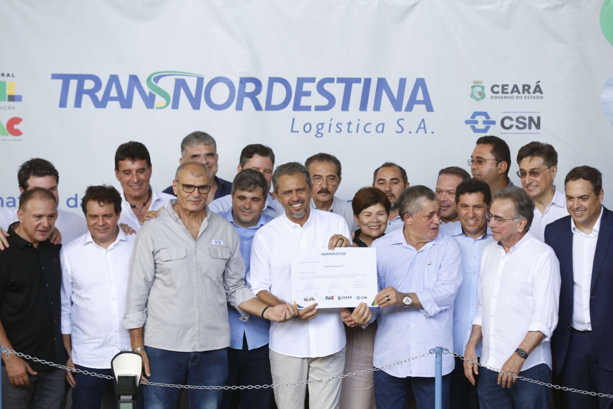 Governador Elmano de Freitas assinou ordem de serviço para início das obras dos lotes 4 e 5 da Transnordestina