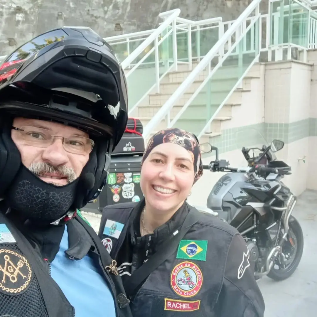 Claudio Mattos Júnior e companheira Rachel Nathalie de Souza Pereira. Motociclista morre em acidente, em Acaraú, e companheiro presta homenagem: Te amo pra sempre
