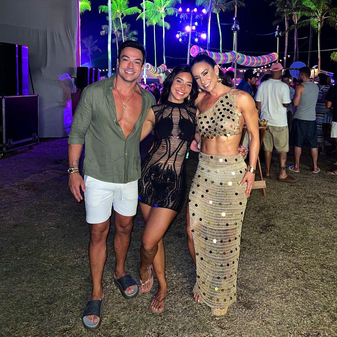 Vanessa Lopes ao lado dos pais, Liziane Lopes e Alisson Ramalho