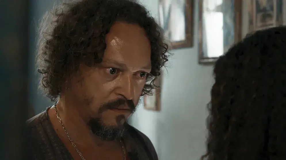 Venâncio fica furioso com revelação da filha