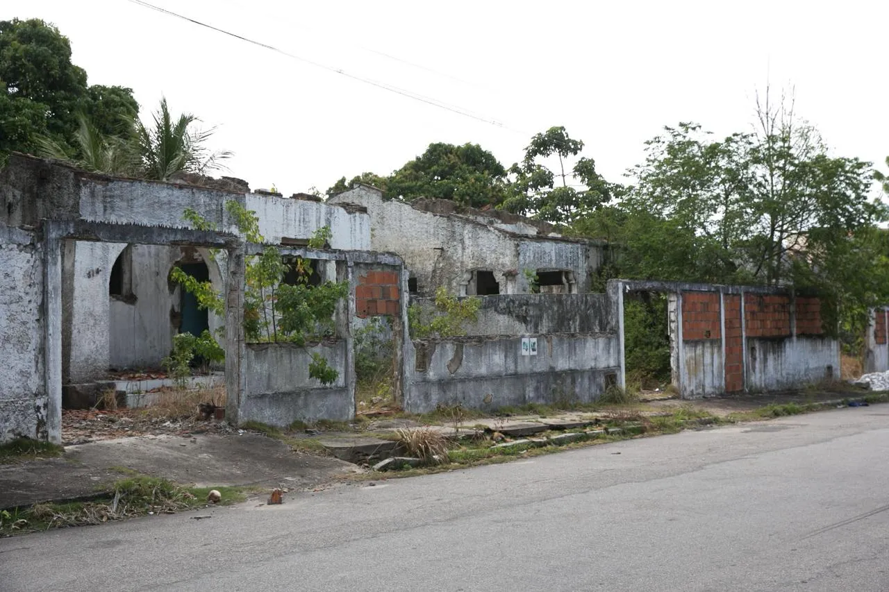 Residências não apresentam mais portas ou telhados