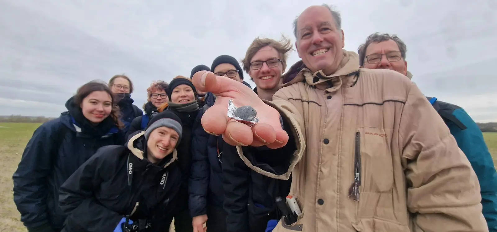 Pesquisadores de Berlim com meteorito