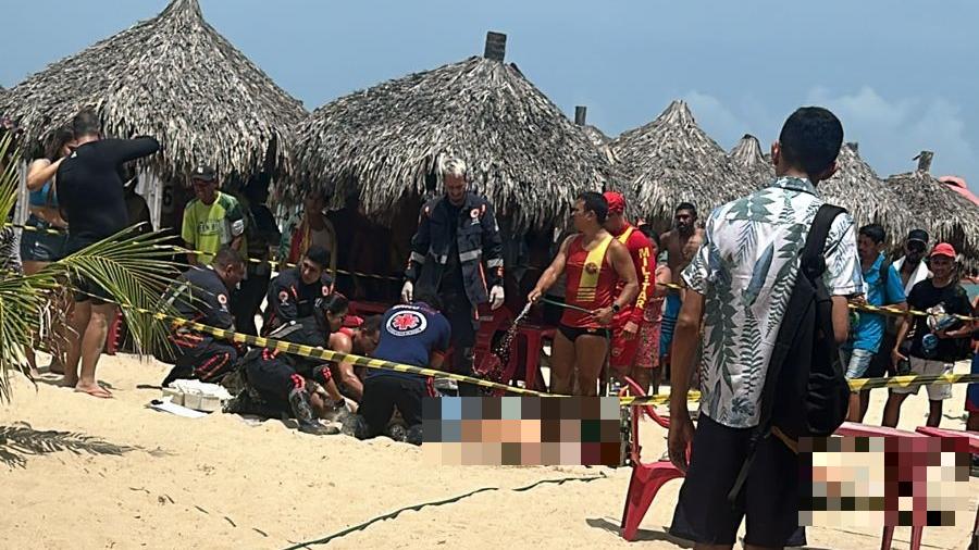 Foto de cena do crime na Praia do Futuro, onde duas pessoas foram mortas a tiros