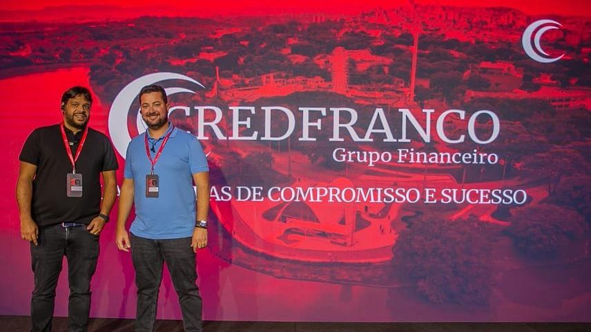 Os empresários são Marcílio Franco e André Amaral, sócio-fundadores da CredFranco. A empresa publicou uma nota de pesar nas redes sociais e informou que os empresários estavam no avião com os familiares