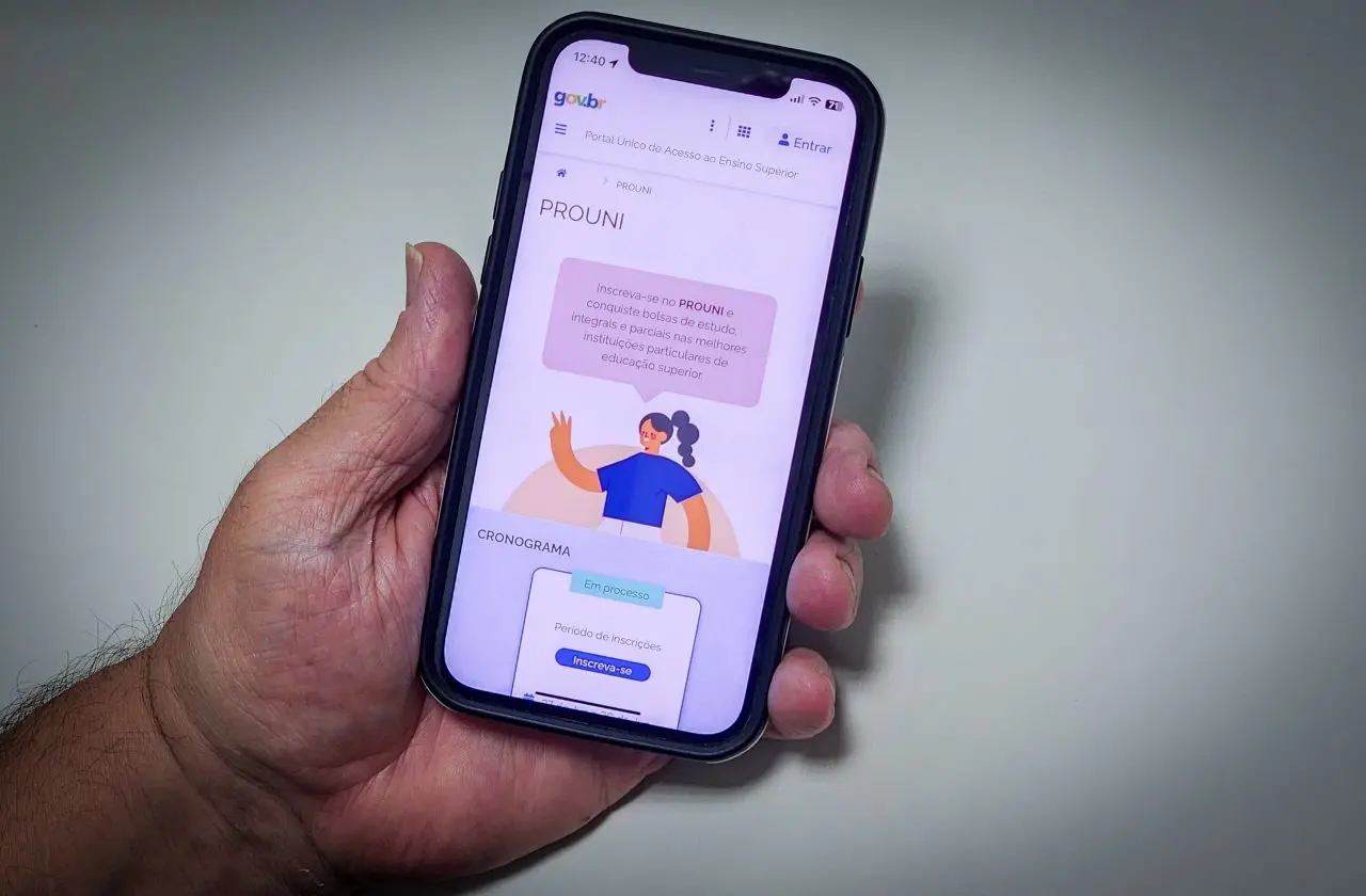 tela de celular na página do prouni