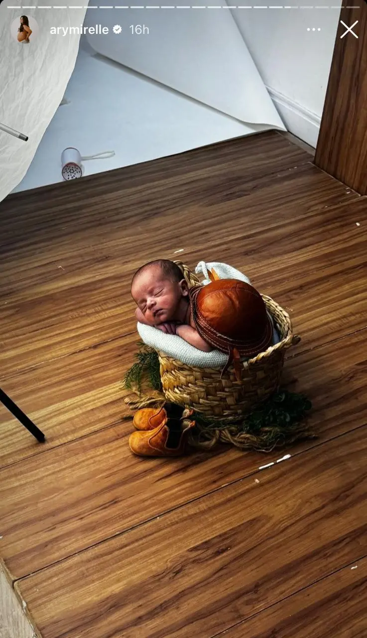 Jorge dormindo dentro de cestinha