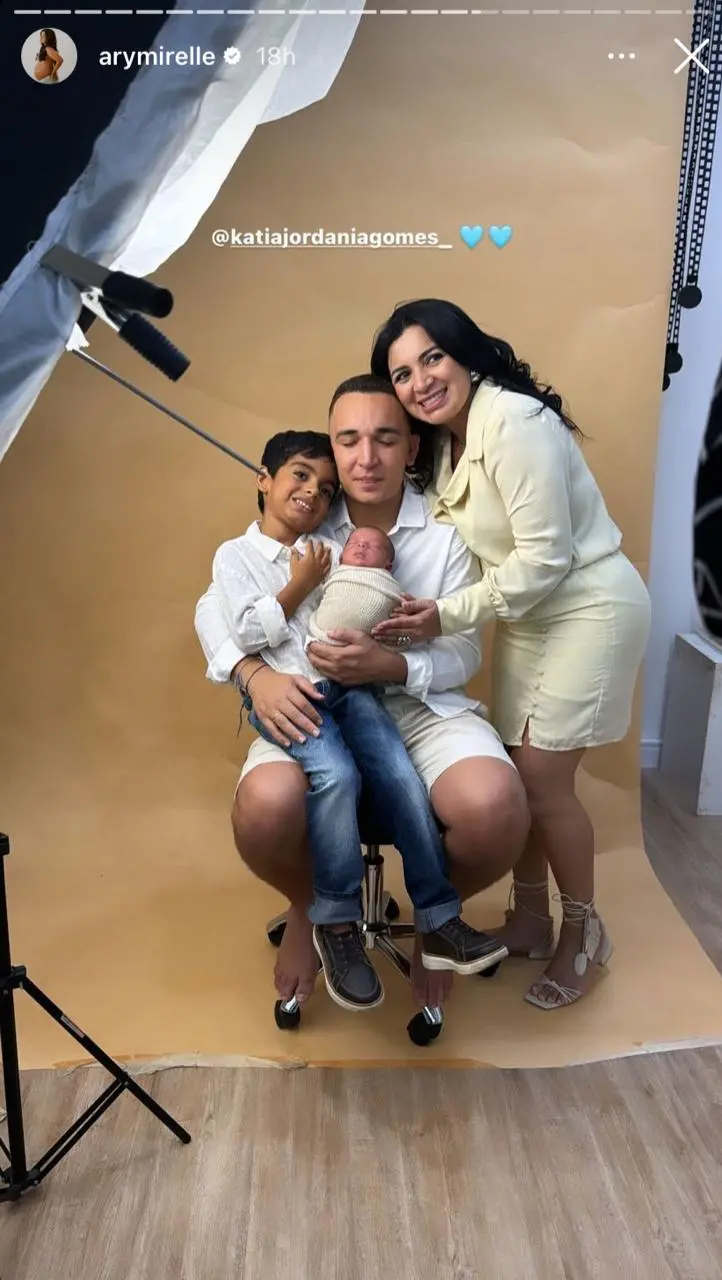 João Gomes e família seguram Jorge