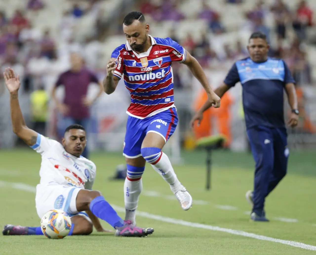 Moisés foi bastante acionado na partida.