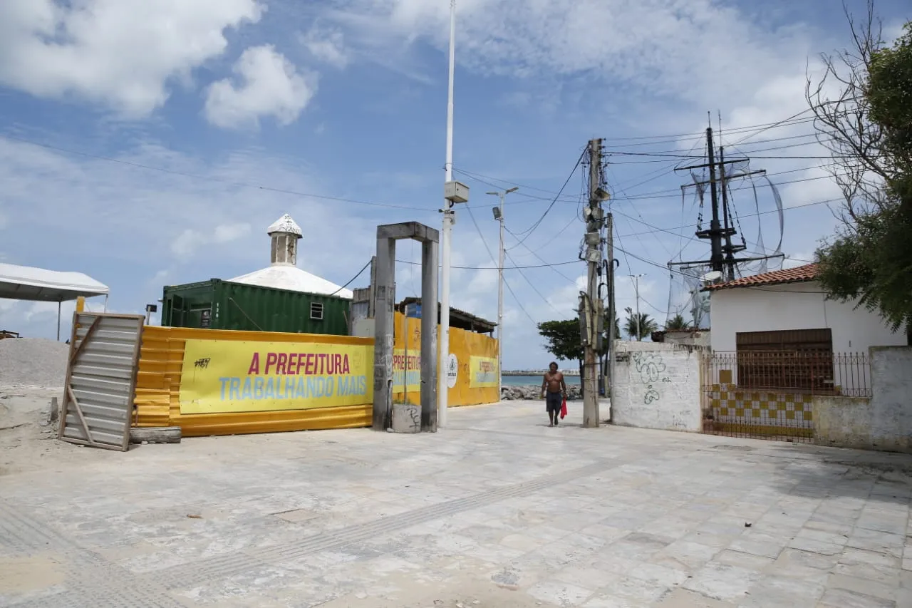 Casa que será totalmente destruída fica na esquina, de frente para a entrada na ponte