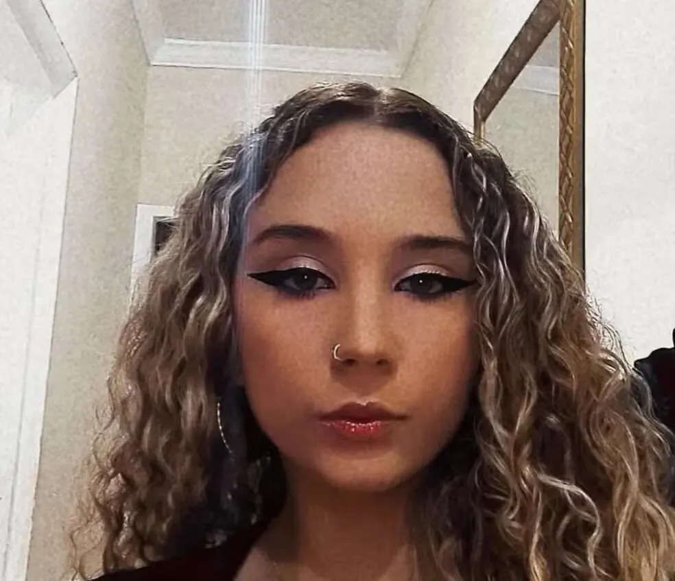 Livia encontrou Dimas pela primeira vez.