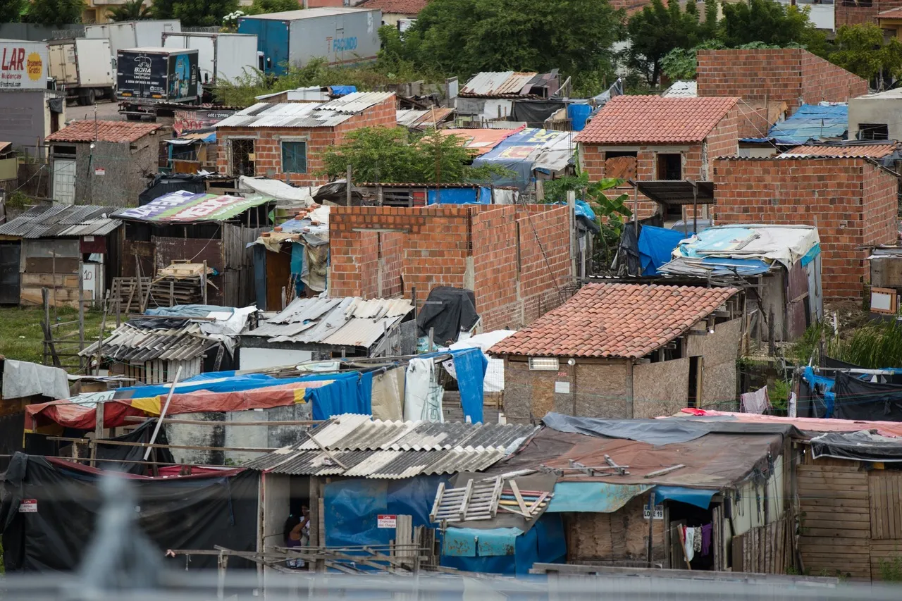De acordo com o Ministério do Desenvolvimento e Assistência Social, Família e Combate à Fome, o Ceará tinha 2,58 milhões de famílias cadastradas no CadÚnico em dezembro de 2023 (dados mais atualizados). Desse total, 59% se encontravam em situação de pobreza