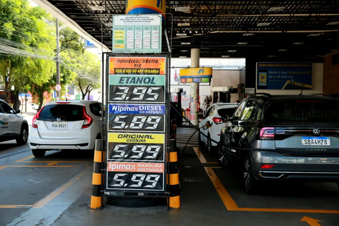 Posto Barão: compensa abastecer com etanol em detrimento da gasolina