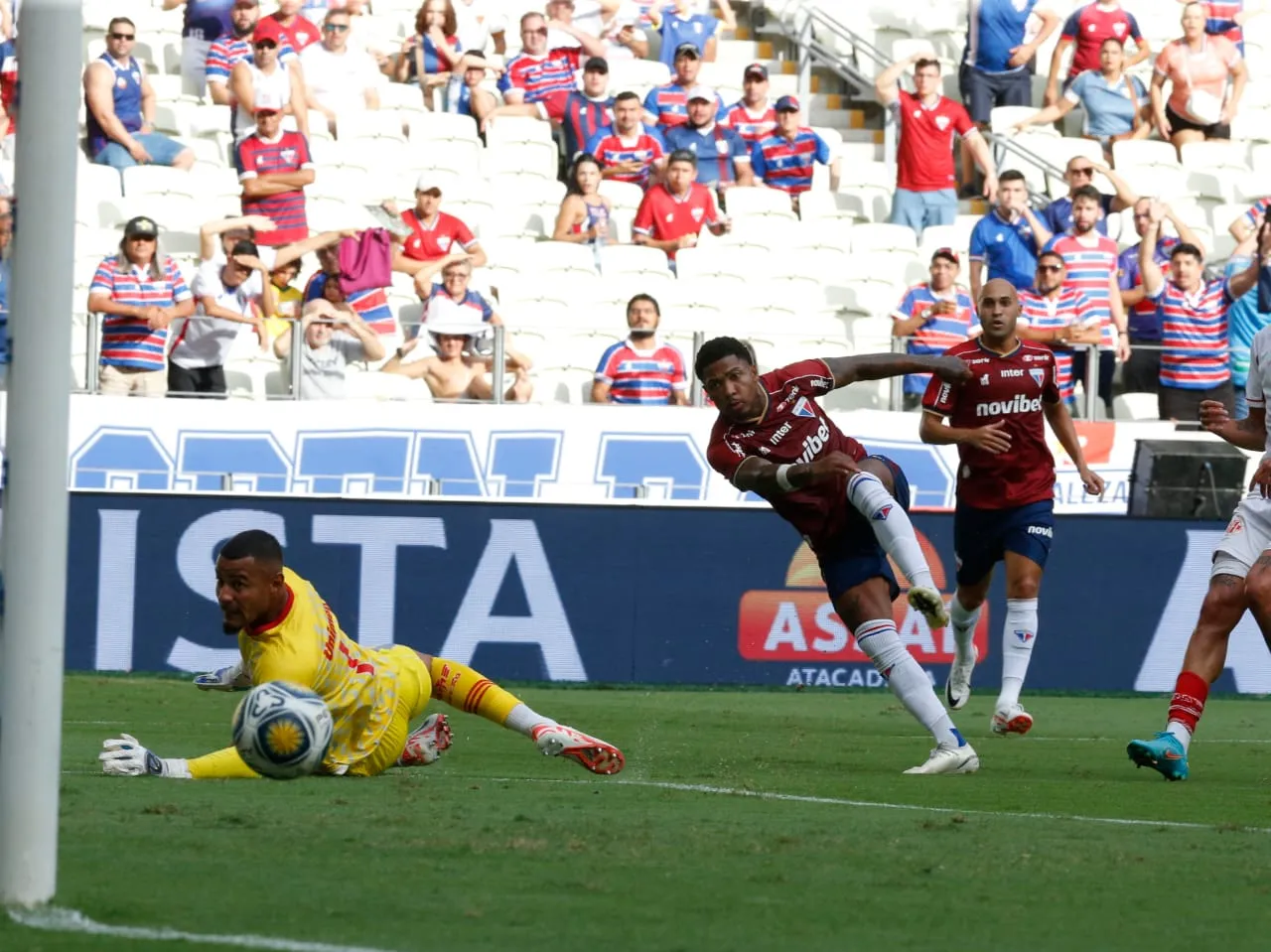 Marinho acertou as duas traves do goleiro Renan Bragança.