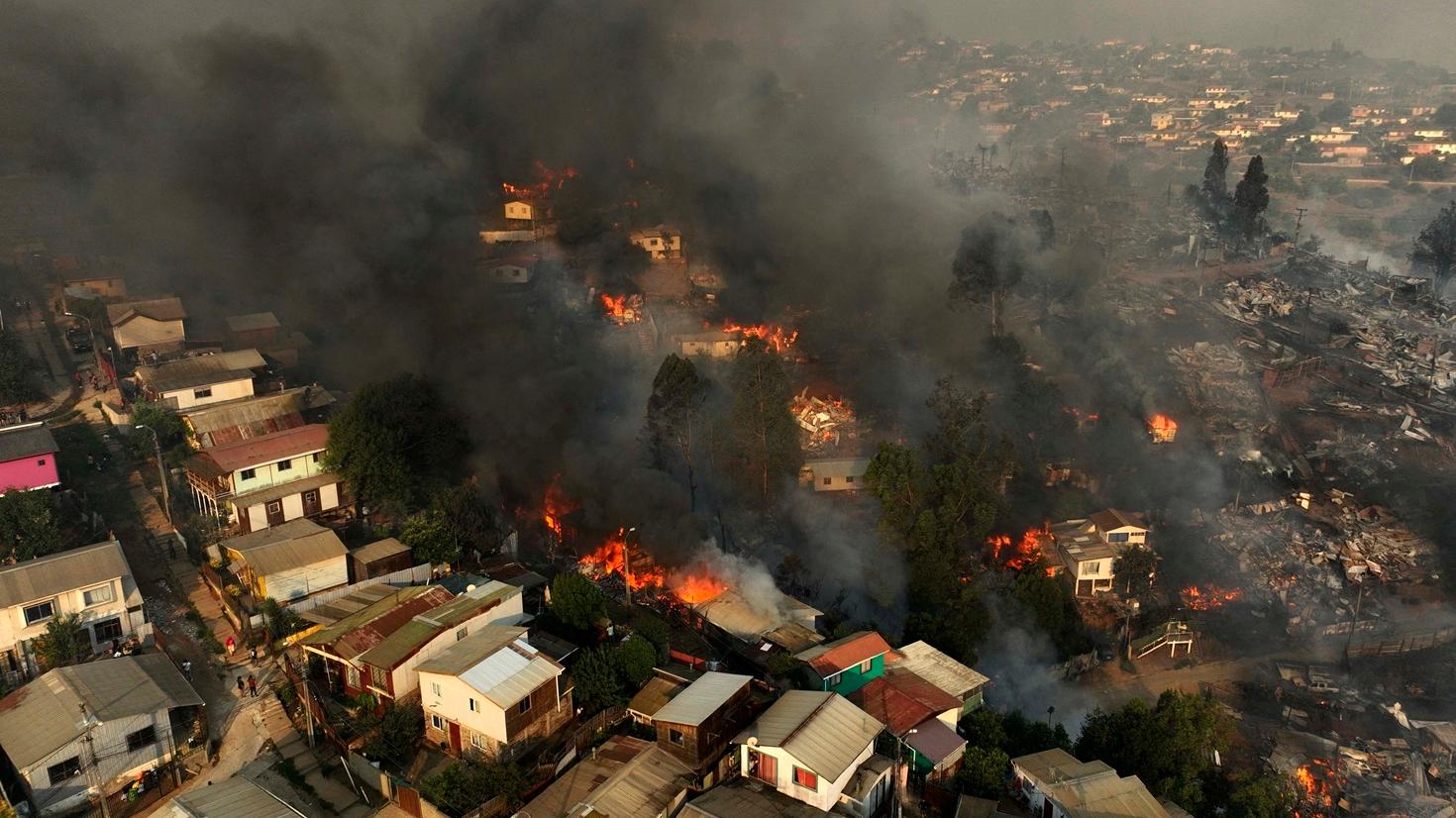 Incêndios se espalham pelo Chile, causam grandes explosões e matam 51