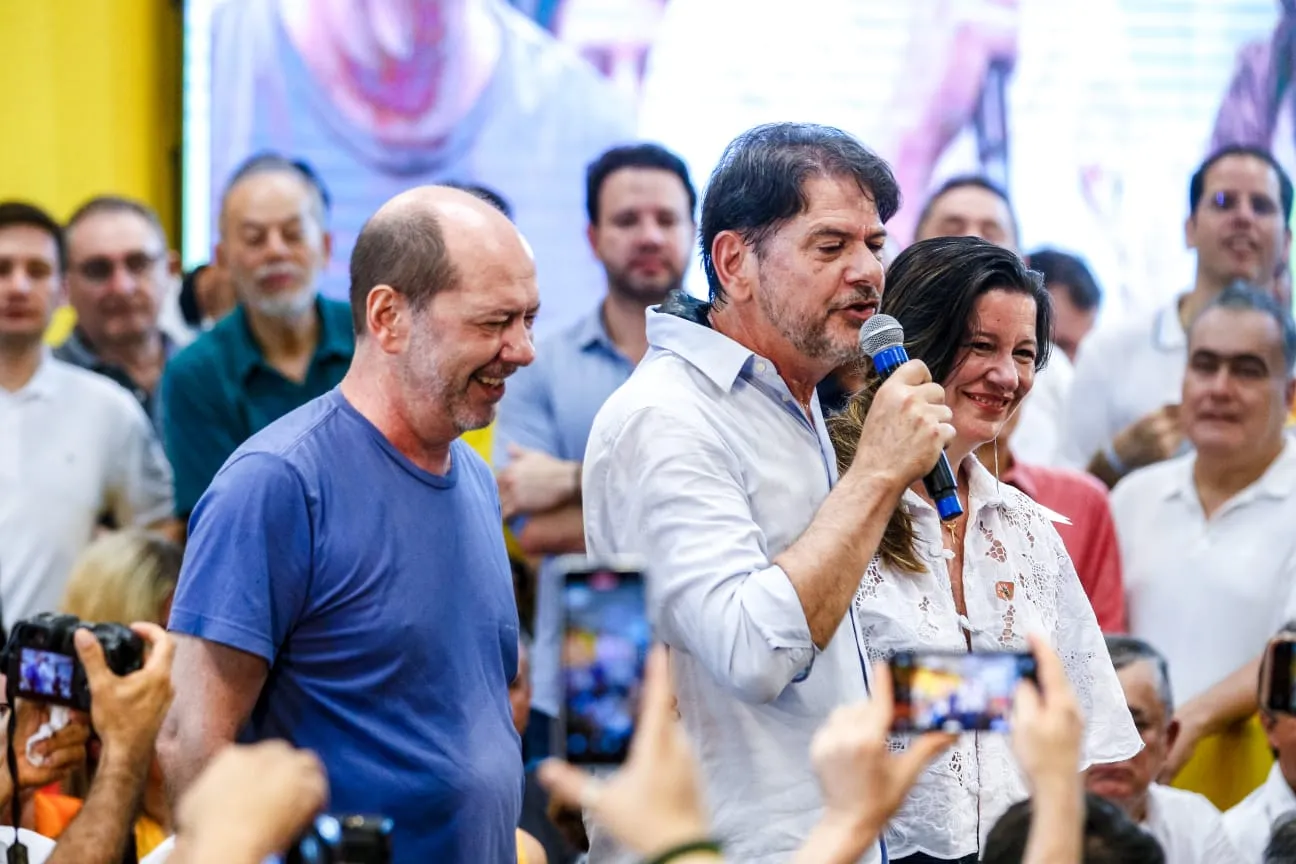 O prefeito de Sobral, Ivo Gomes, e a deputada estadual, Lia Gomes, se juntaram ao irmão, Cid, no evento de filiação ao PSB