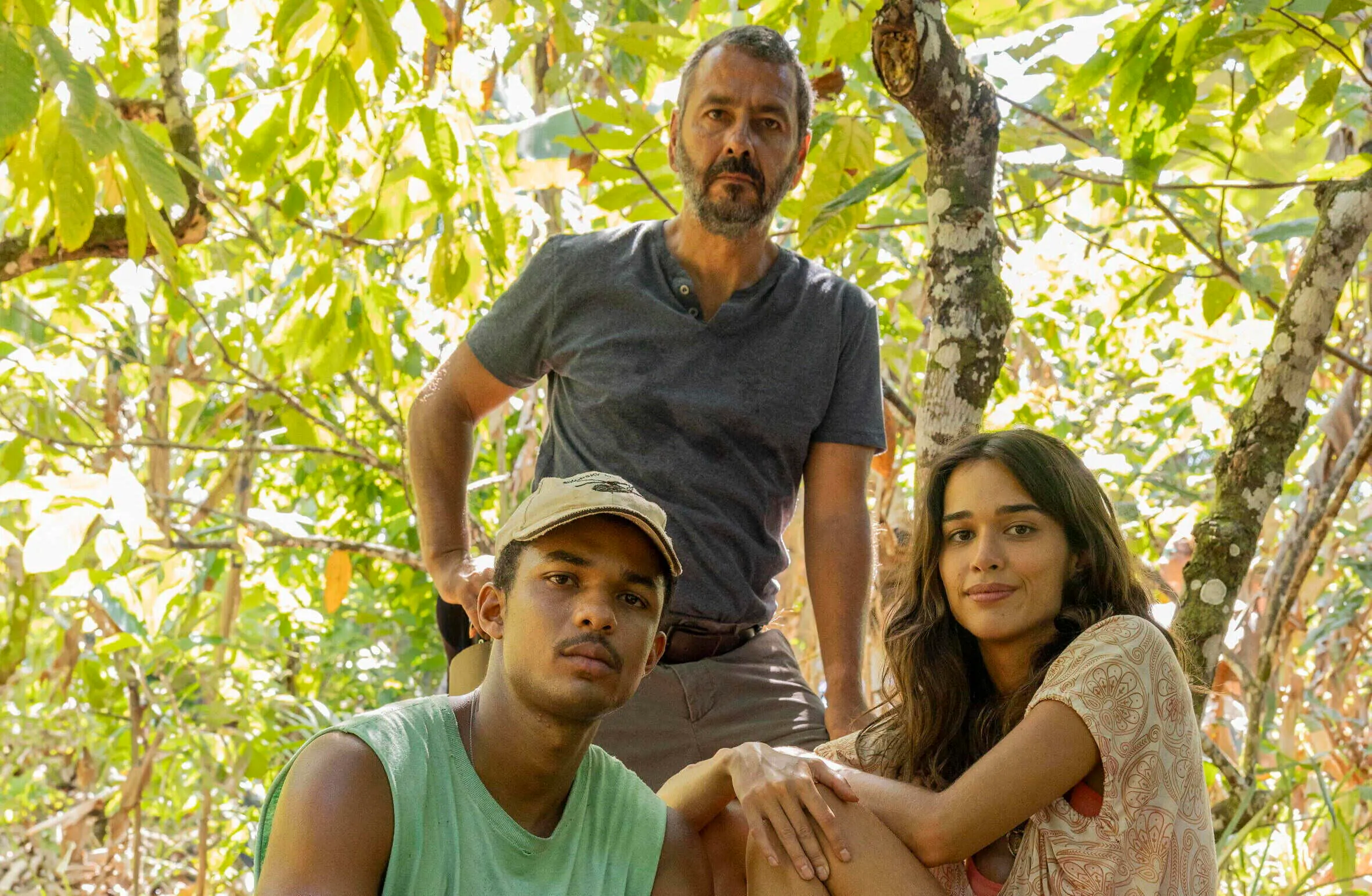João Pedro (Juan Paiva), José Inocêncio (Marcos Palmeira) e Mariana (Theresa Fonseca).