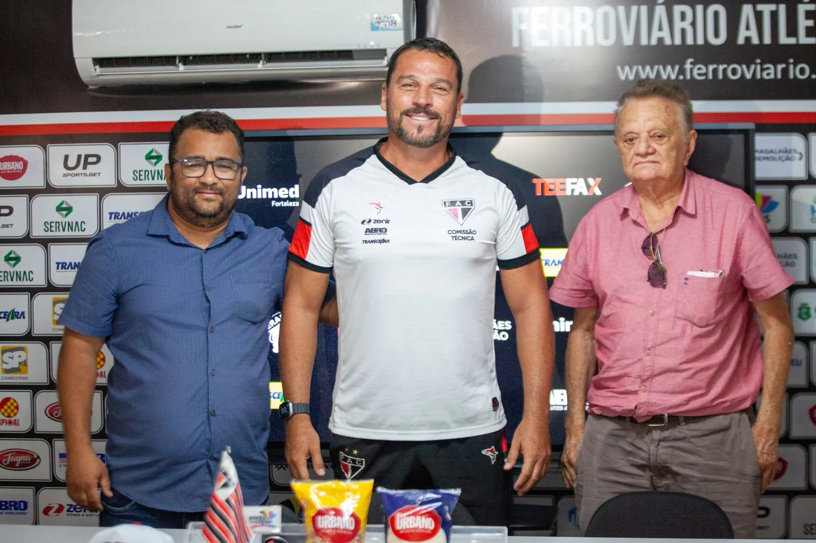 Maurício Copertino em sua apresentação no Ferroviário