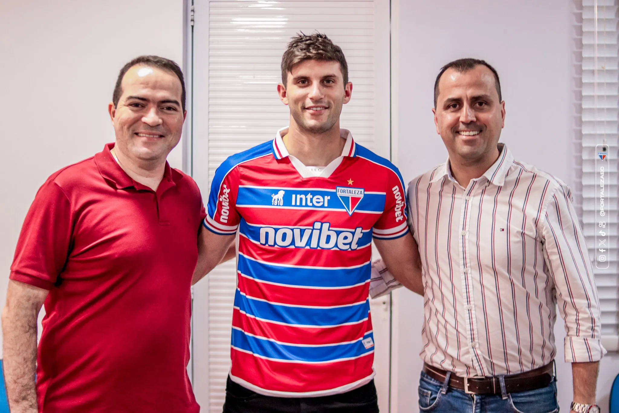 Kuscevic ao lado de Marcelo Paz e Bruno Costa