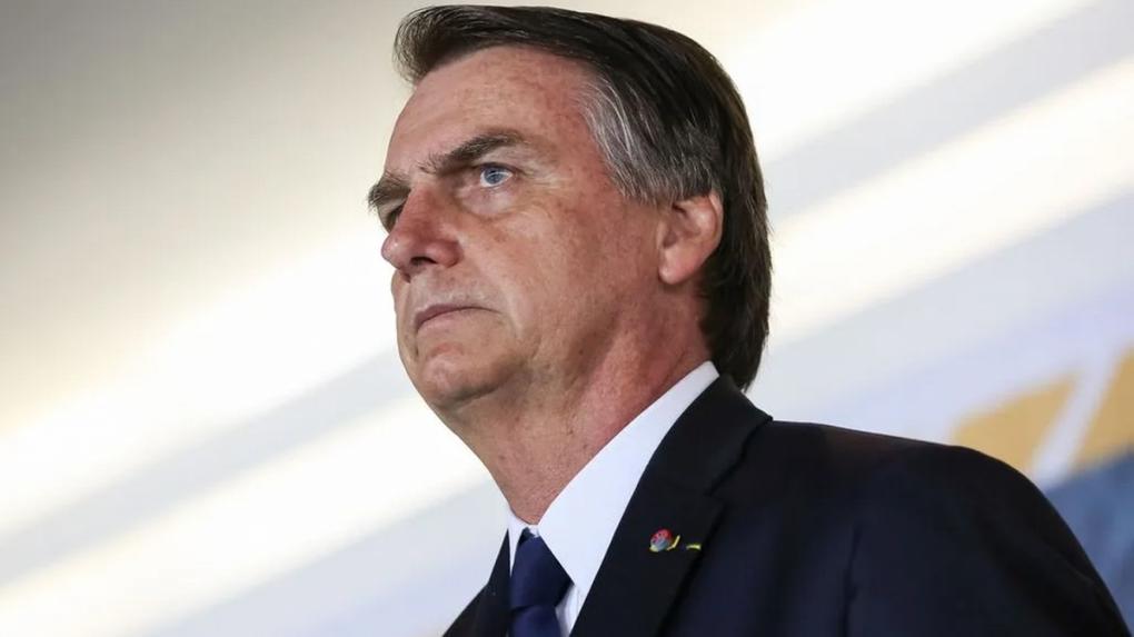 Jair Bolsonaro. Defesa de Bolsonaro repudia apreensão de passaporte pela PF: absolutamente desnecessária