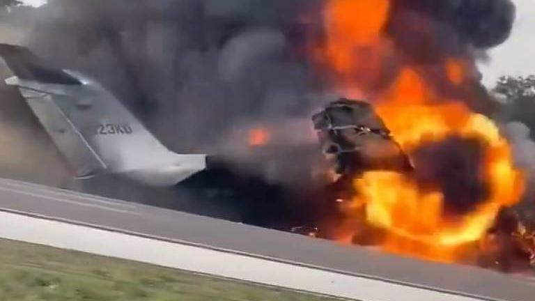 Avião pegou fogo nos Estados Unidos