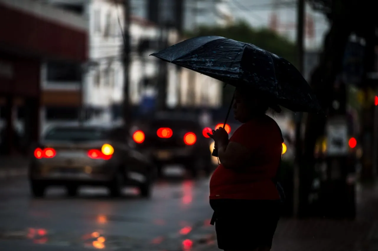Sábado de Carnaval começou com chuva em todo o estado