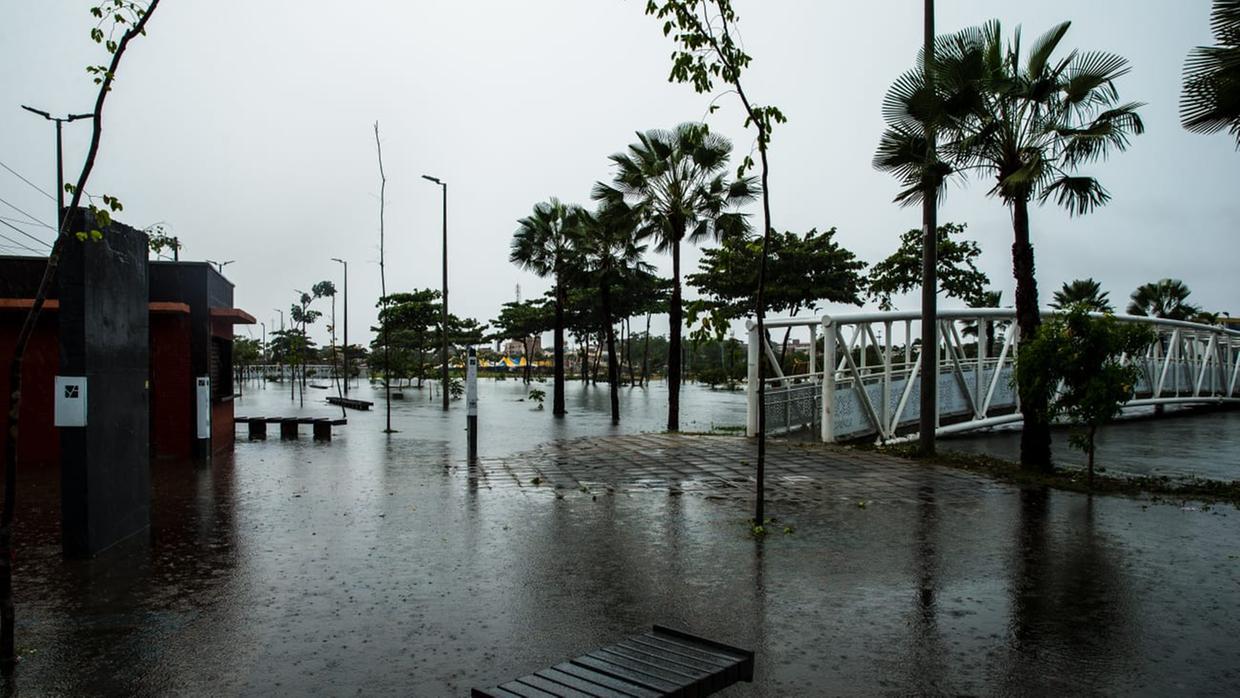 Parque Rachel de Queiroz alagado