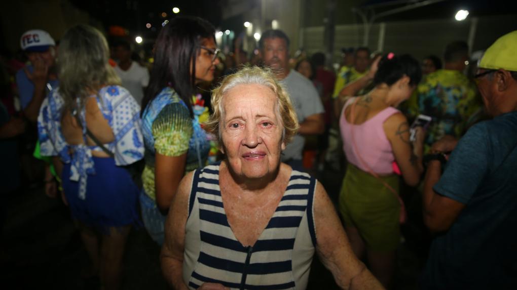 Dona Valneir curte a folia de Fortaleza há 64 anos
