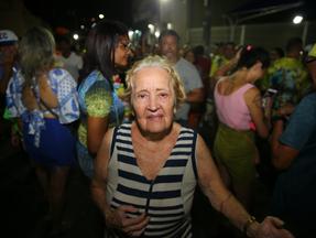Dona Valneir curte a folia de Fortaleza há 64 anos