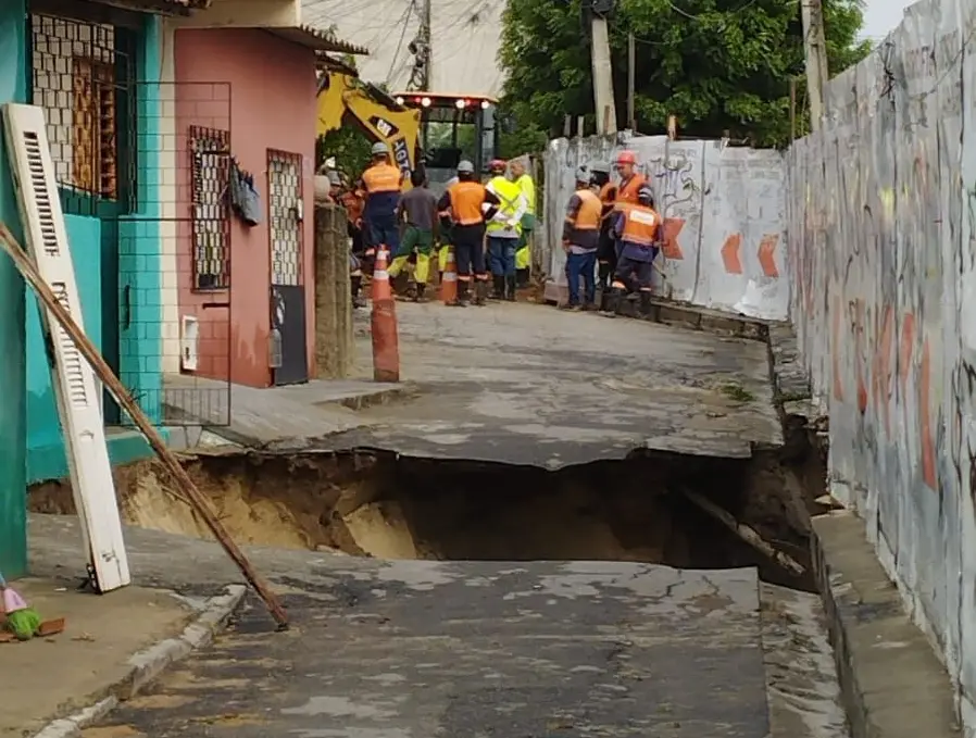 Defesa Civil analisa cratera