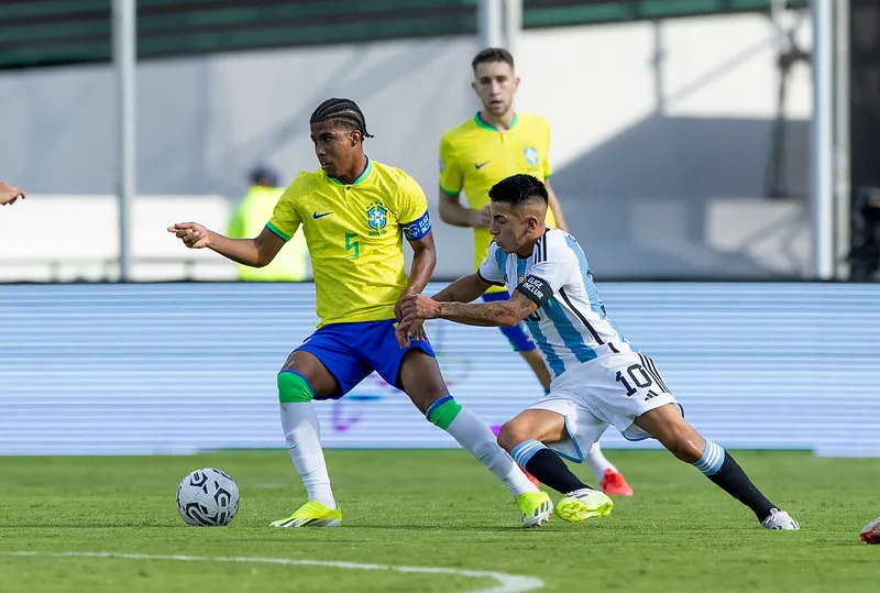 Brasil e Argentina fizeram um jogo de muita força.