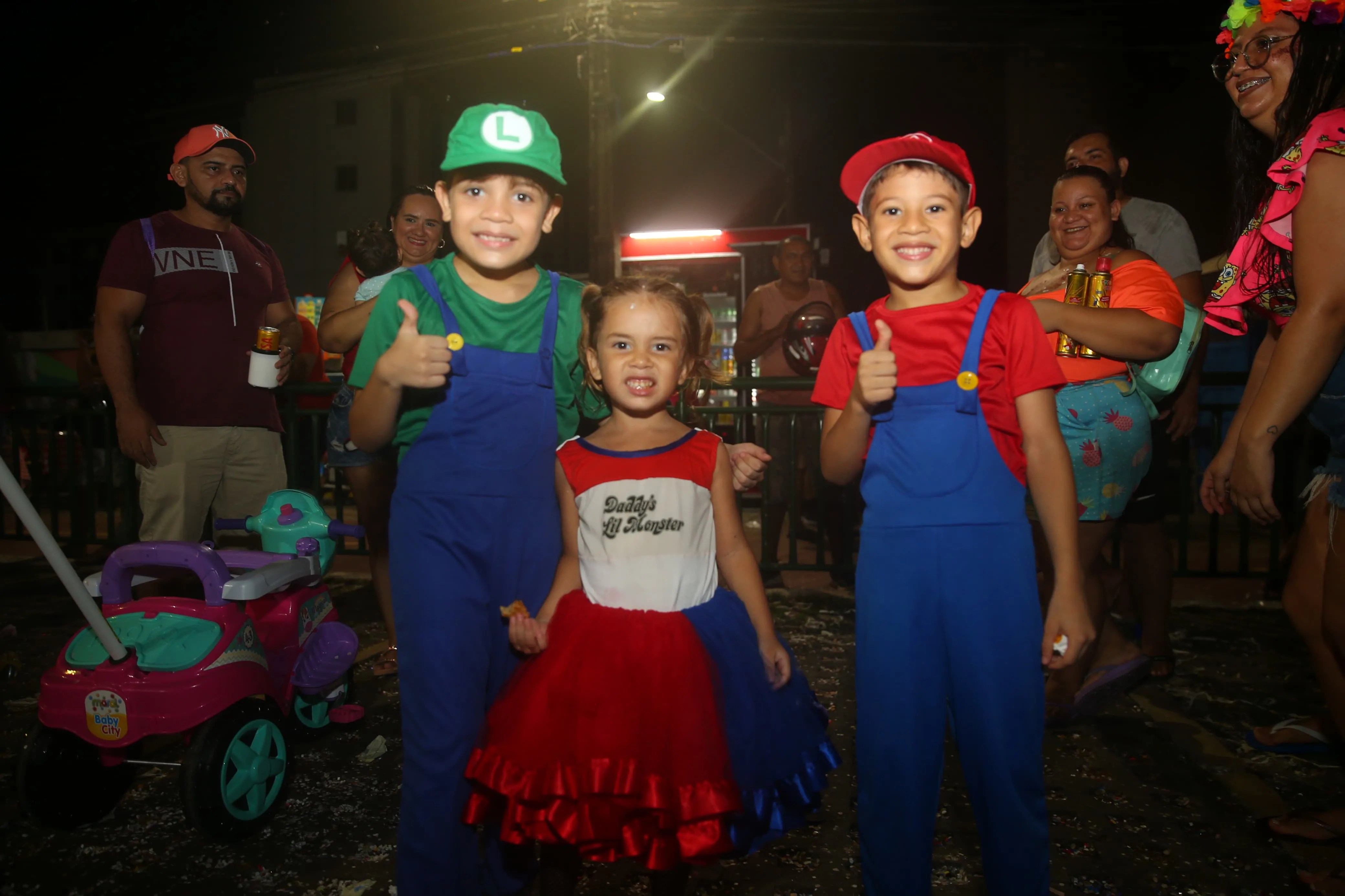 Fantasias de personagens marcaram presença na festa