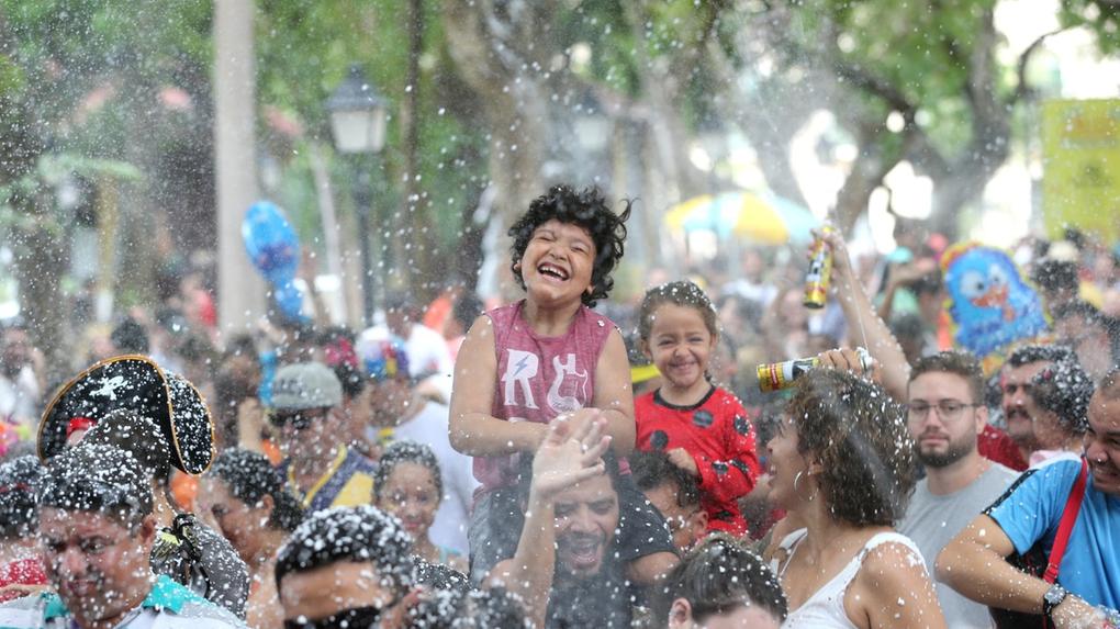 Da chuva real à de espuma, Carnaval de Fortaleza em 2024 ficou marcado por questões estruturais e desejo de expansão