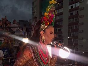 Cantora baiana comandou mais um trio elétrico em Salvador