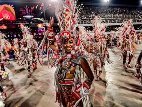 Unidos do Viradouro em desfile durante Carnaval do Rio de Janeiro de 2024. Que horas começa a apuração do Carnaval 2024 no Rio de Janeiro? Veja detalhes