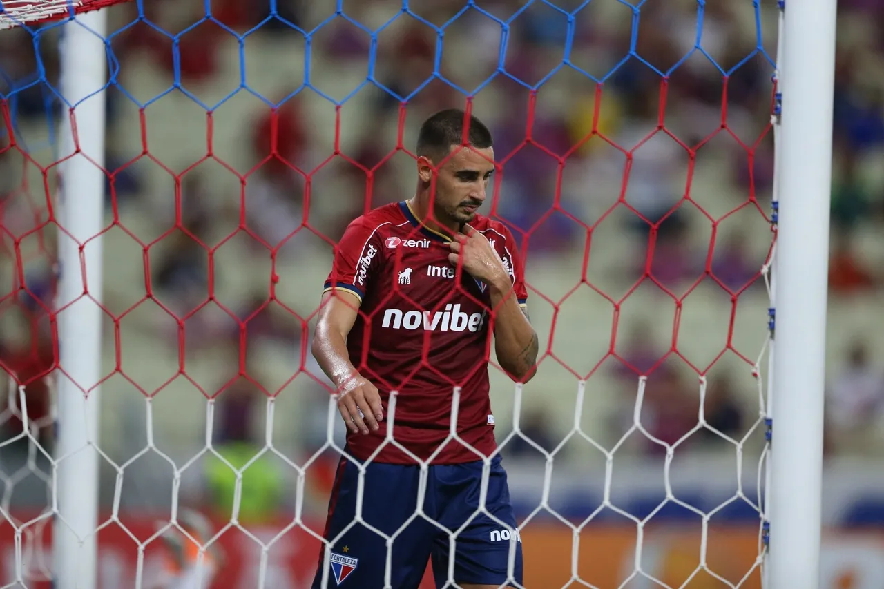 Galhardo perdeu um pênalti, marcou um gol em seguida, mas foi substituído após sentir dores