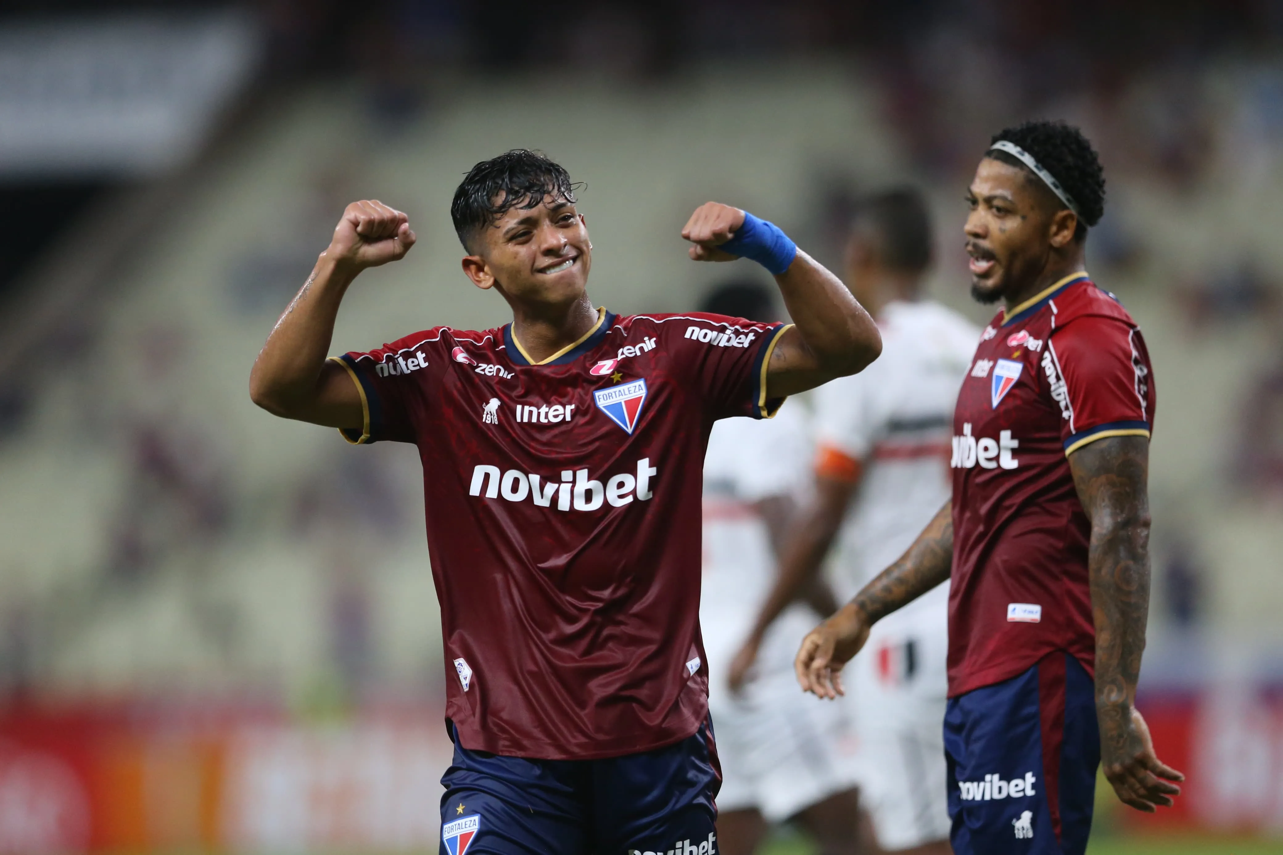 Kervin Andrade comemora gol pelo Fortaleza