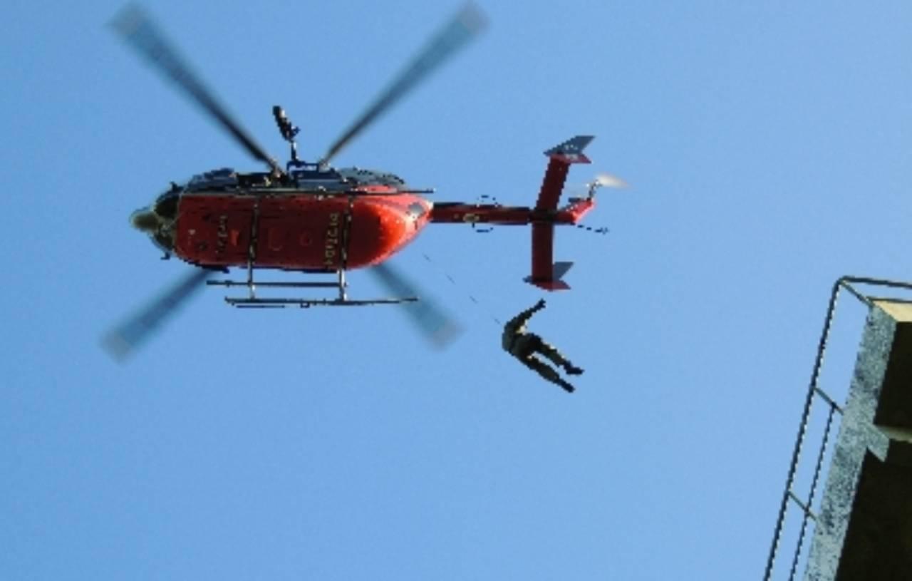 Detalhe de salvamento com guincho elétrico