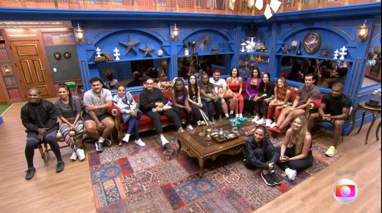 A dinâmica da semana conta com Prova do Líder, Poder Curinga, Prova do Anjo e Formação do Paredão