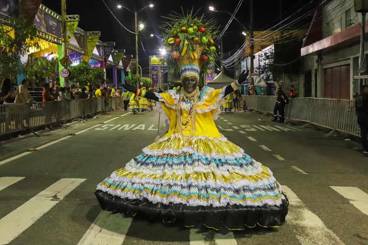 Maracatu Leão de Ouro se apresentou no primeiro dia de desfiles