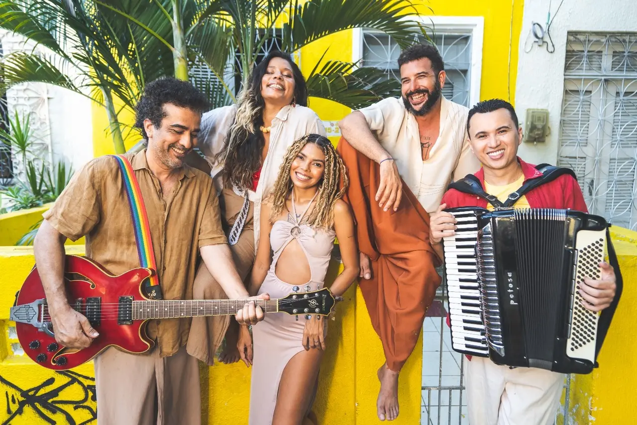 Forró Briseira se apresenta na primeira noite do festival. Grupo é formado por Vanessa A Cantora, Juruviara, Nonato Lima, Nayra Costa e Vitoriano