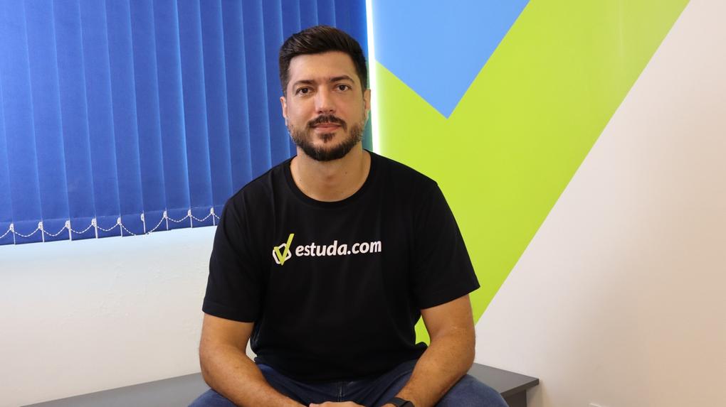 Carlos Pirovani é CEO da Estuda.com