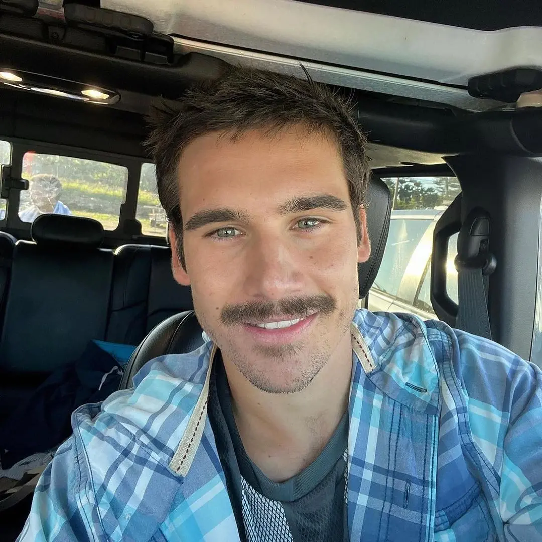 selfie de nicolas prattes