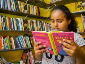 Bibliotecas comunitárias do Ceará são maioria entre as contempladas por edital federal; na foto, registro da Biblioteca Adianto, na Barra do Ceará