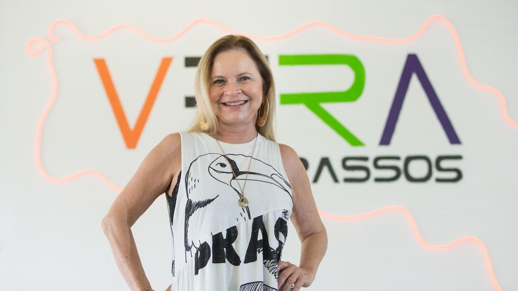 Diretora de dança, professora, coreógrafa e bailarina Vera Passos está à frente de academia que leva seu nome há 35 anos