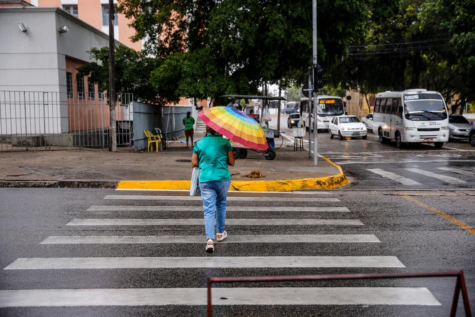 Fortaleza e cidades do interior têm avisos meteorológicos de chuvas moderadas a intensas no fim de semana