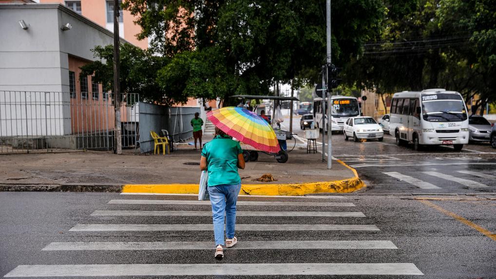 Fortaleza e cidades do interior têm avisos meteorológicos de chuvas moderadas a intensas no fim de semana