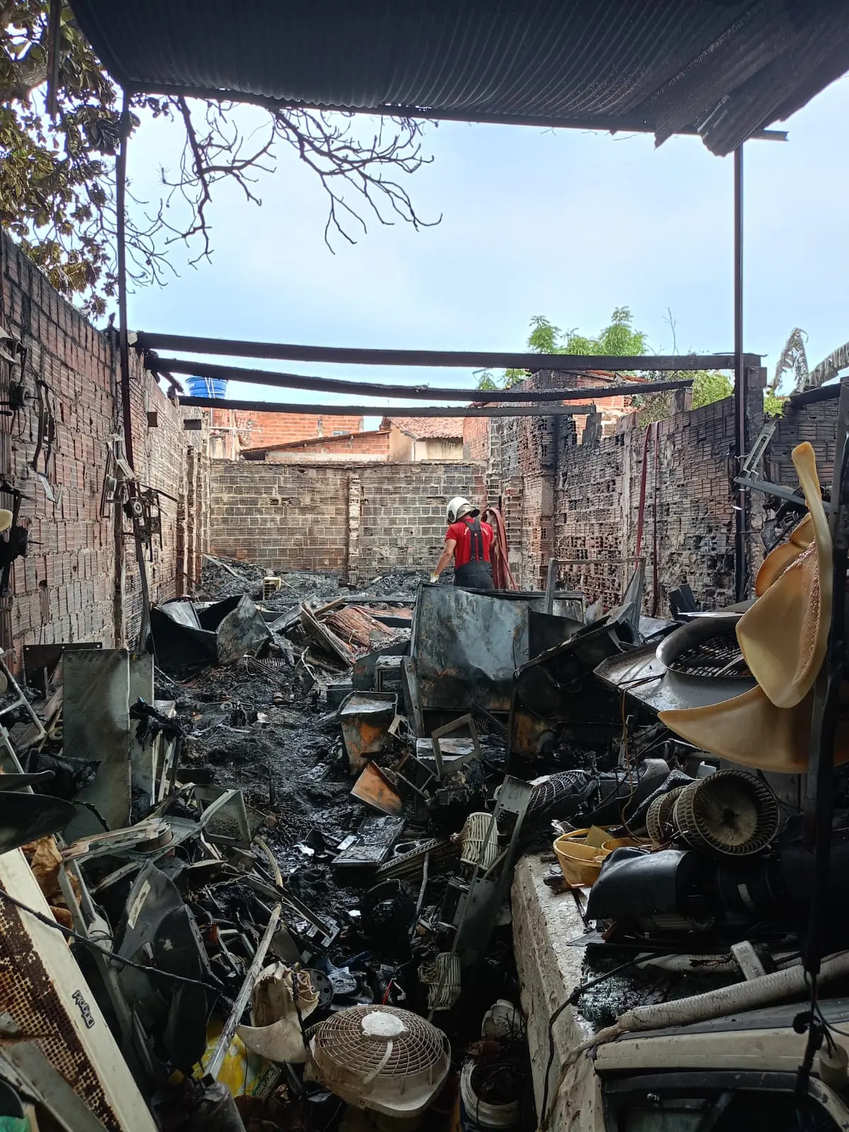 Sucata deteriorada após incêndio