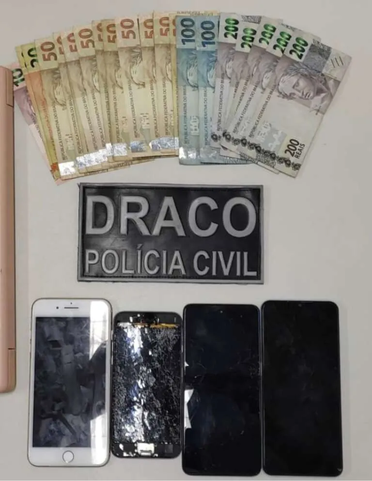 Operação da DRACO apreendeu celulares e quantidade em dinheiro