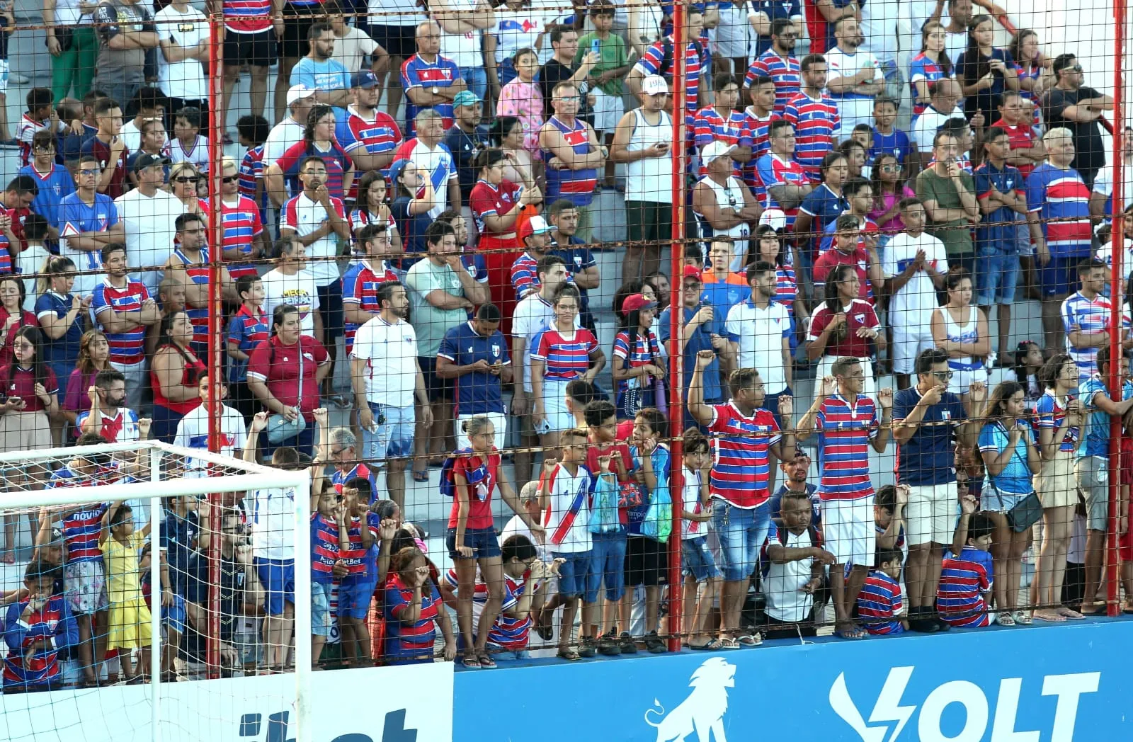 Torcida do Leão lotou o Pici para acompanhar treino aberto após o atentado ao time em Recife